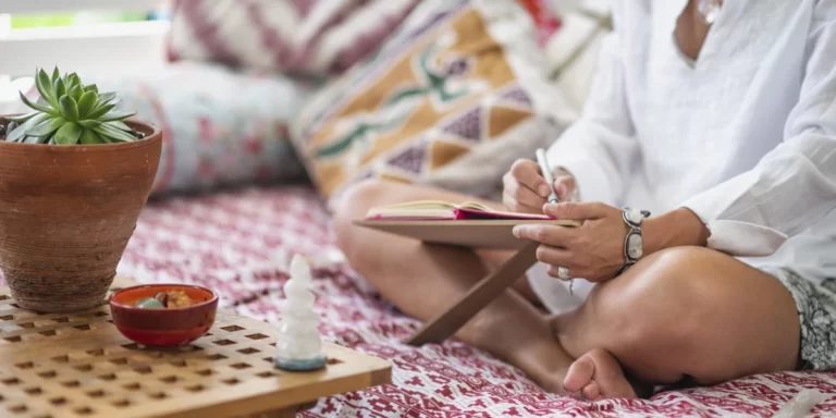 7 Outils Spirituels Essentiels pour Transformer Votre Vie