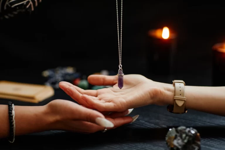 Les secrets de l&rsquo;art de la radiesthésie: Comment utiliser un pendule efficacement