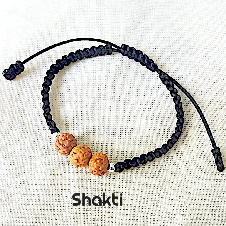 Bracelet rudraksha : signification, poignet et comment le choisir