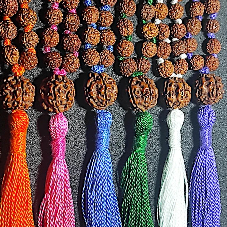 Malas Tibétains, Rudraksha, taditionnels ou pierres naturelles: découvrez les Différents Types de Malas et Leurs Significations