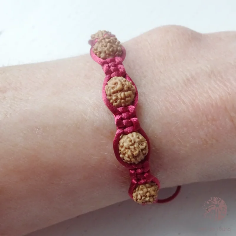 bracelet tibétain de rudrakshas couleur bordeaux
